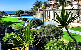 Comfortable 2-Bedrooms Rental Unit With Pool